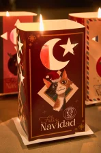 Faroles navideños con ilustraciones de perros y gatos – proyecto solidario de Fuerzanimal y CloClo Marketplace en Medellín para recaudar fondos y apoyar esterilizaciones de animales.