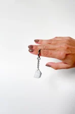 Llavero de tinto colombiano, accesorio con diseño de café típico para colombianos en USA.