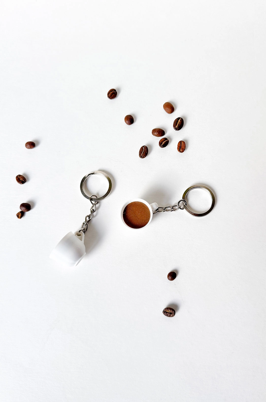 Llavero de tinto colombiano, accesorio con diseño de café típico para colombianos en USA.